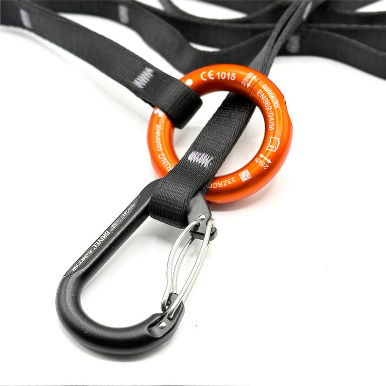 Nur bei der Supasling: Karabiner kann durch Ring gesteckt werden